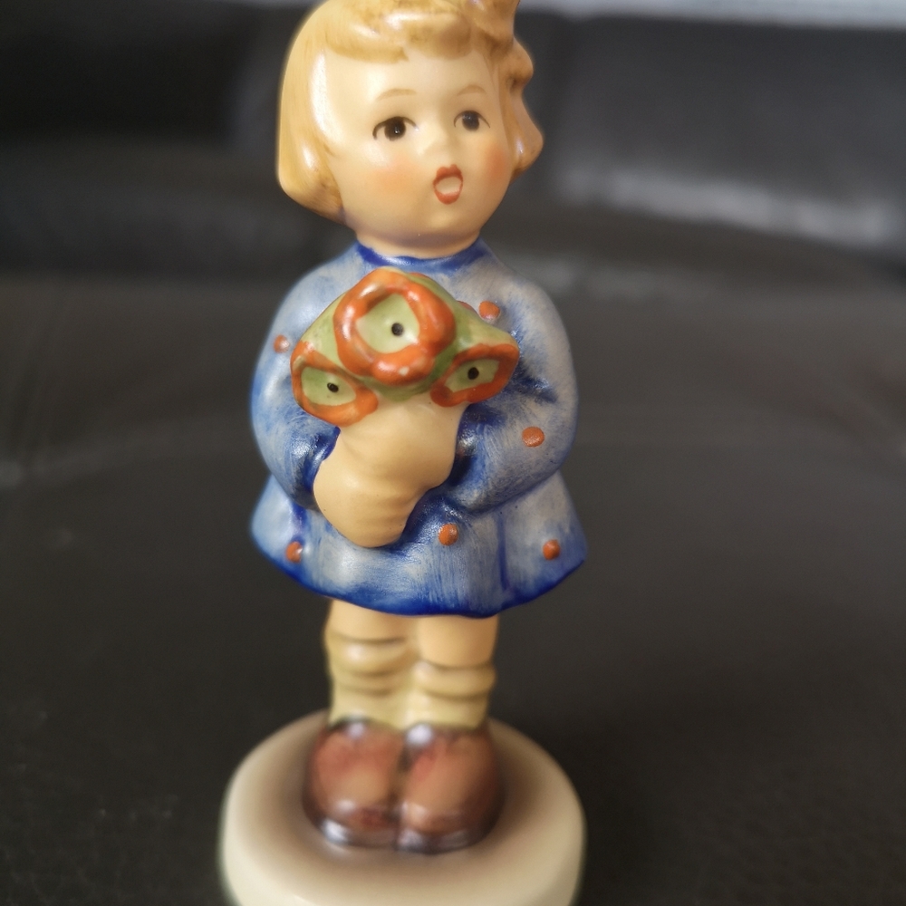 Hummel Goebel Figurine 1967 #239A Girl with Nosegay Flowers, Signed, Numbered